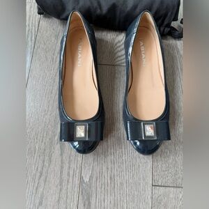 NWT MADE IN ITALY MARINO FABIANI NAVY Patent Leather Flats with Bow Detail